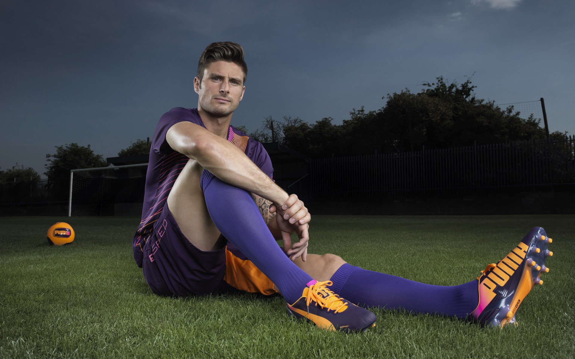 中场核心发挥关键作用，助力球队攻防平衡，中场球员技巧